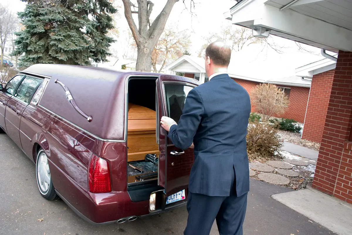 Average Funeral Director Salary Canada