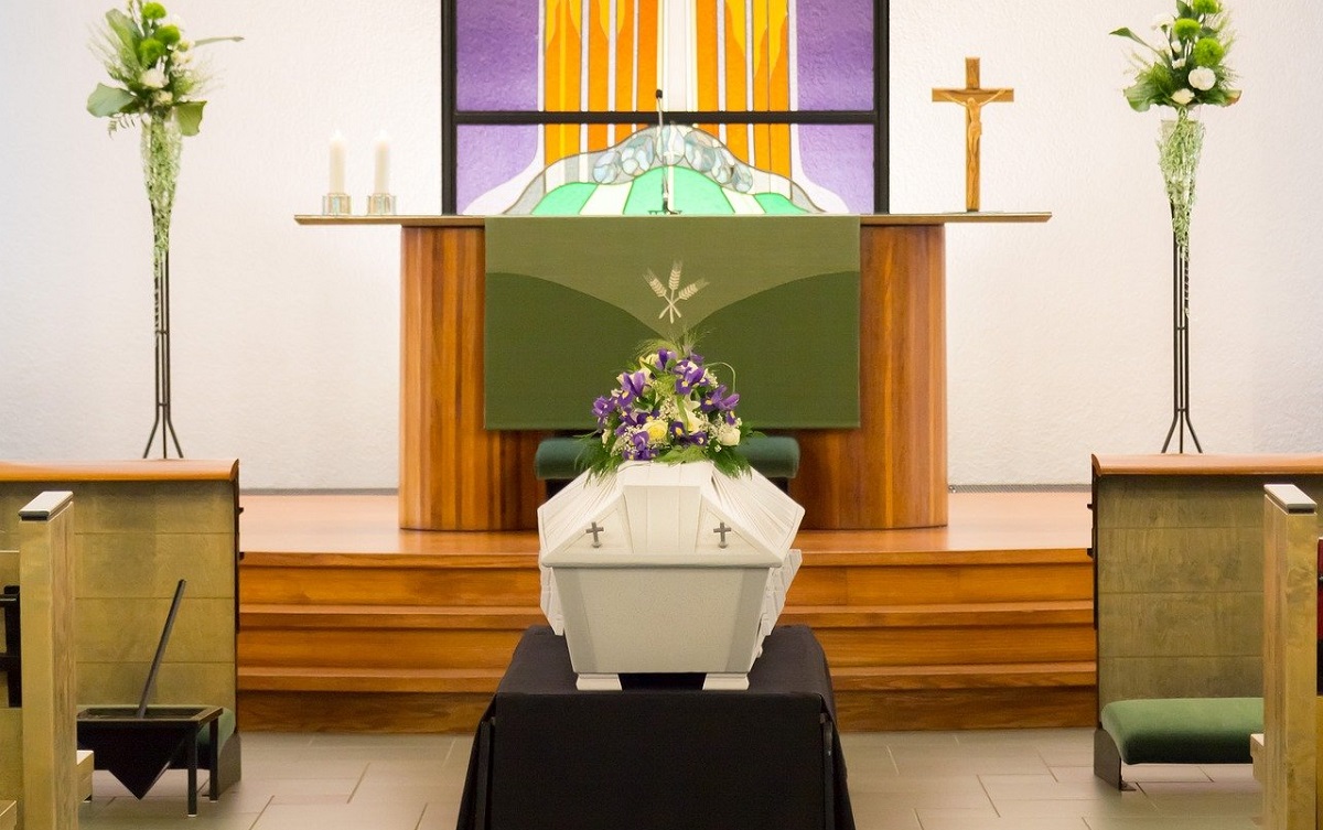 Catholic Burial Customs: Traditions & Etiquette To Follow