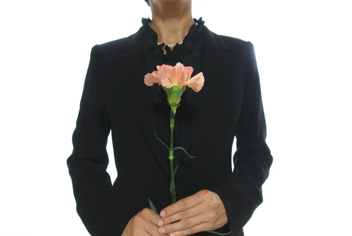 Funeral Attire For Women: Ultimate Guide To Female Funeral Attire