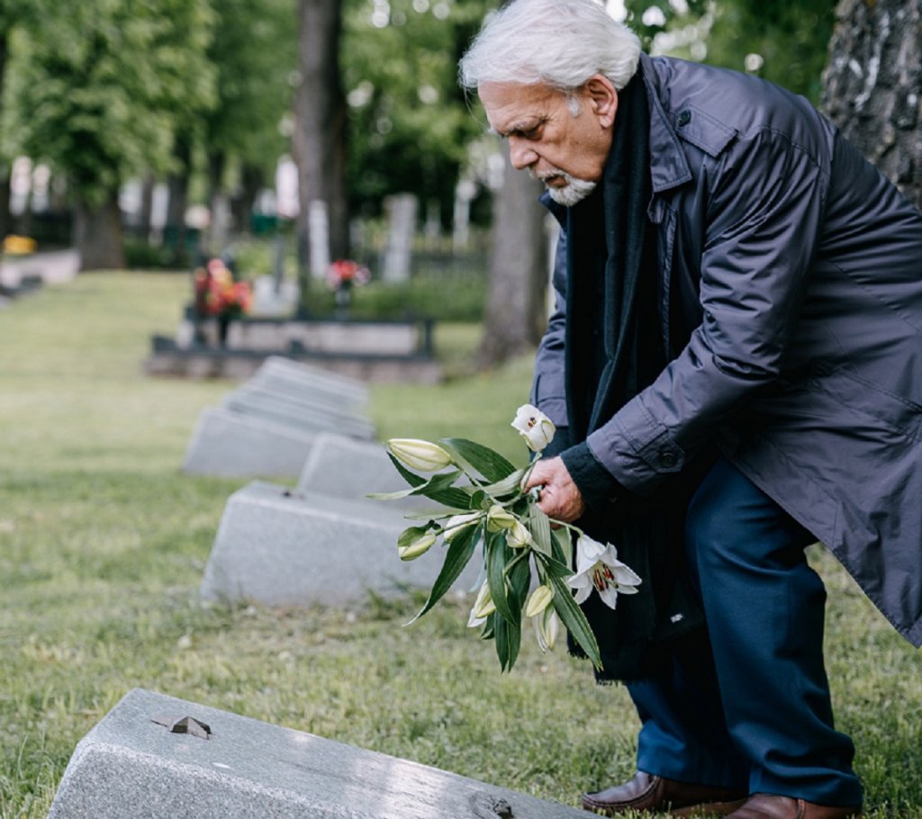 Buying A Burial Plot: Step-By-Step Guide To Choosing Your Plot