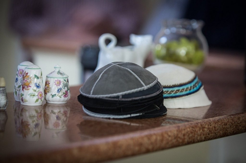 Yarmulkes required for men at Jewish funerals