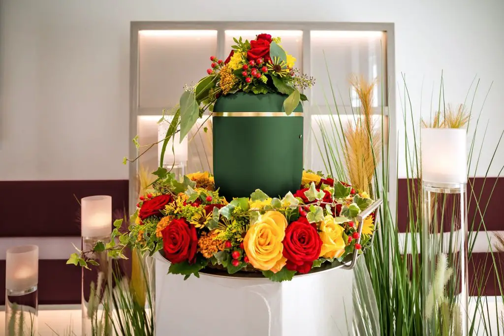 Cremation urn with flower holders