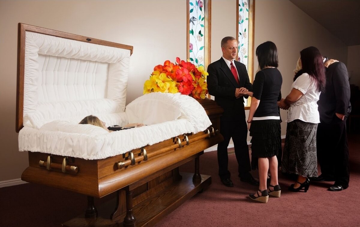 what is a funeral home assignment