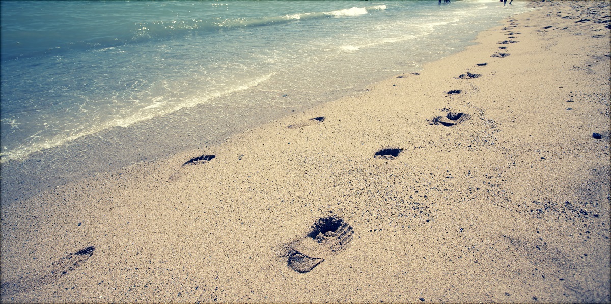 footprints-in-the-sand-poem-top-condolence-poem