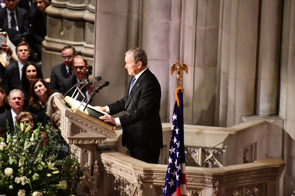 GW Bush delivering eulogy for his father