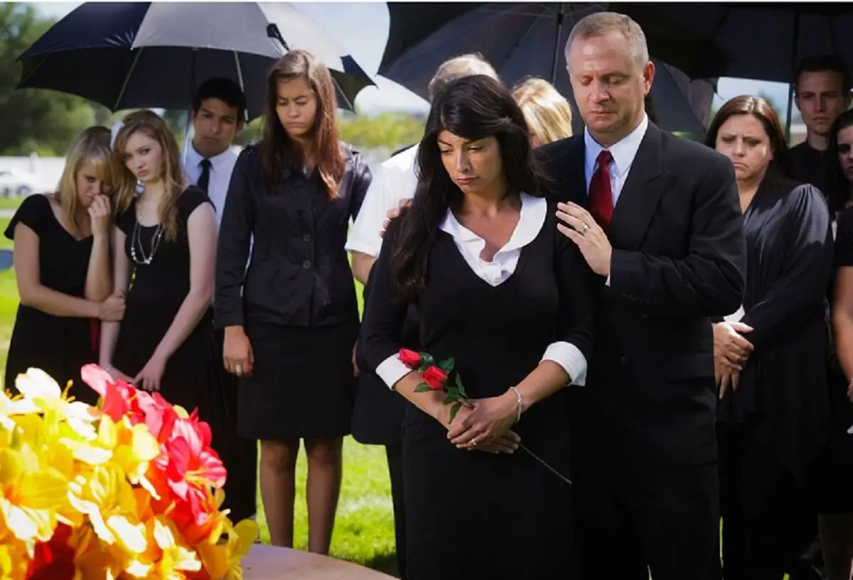 graveside-funeral-etiquette-basic-guide-to-graveside-funerals